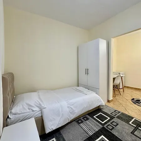 Guestroom * ティラナ